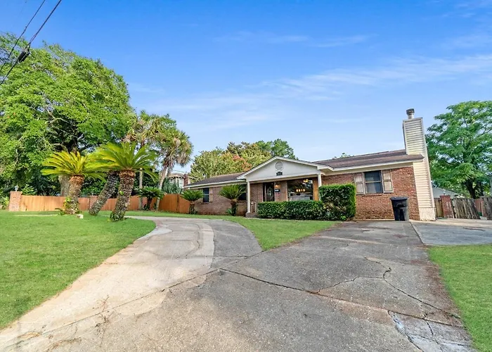 Villa Over The Hill By The Bayou, *