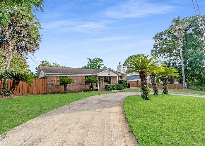 Villa Over The Hill By The Bayou, Pensacola
