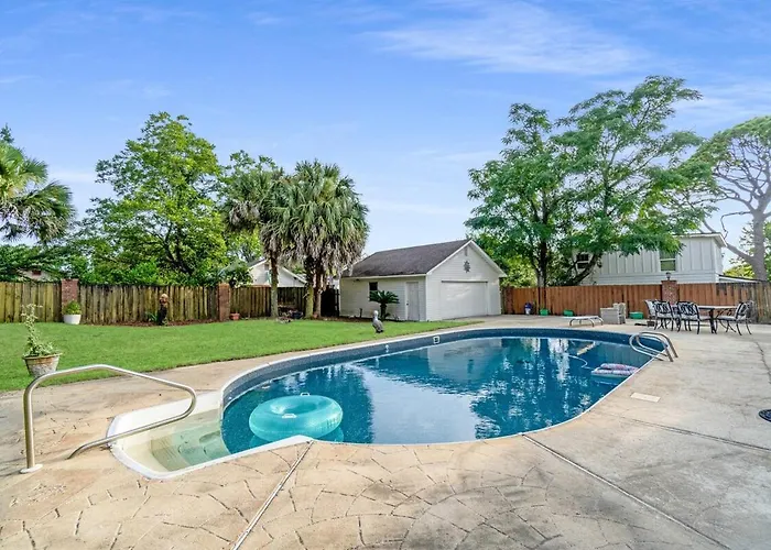 Villa Over The Hill By The Bayou,